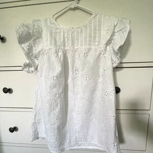 Beautiful eyelet lace cotton short sleeve top.